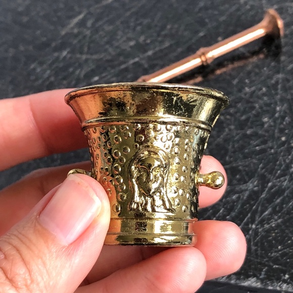 Vintage Miniature Metal Mortor & Pestle - Picture 3 of 7